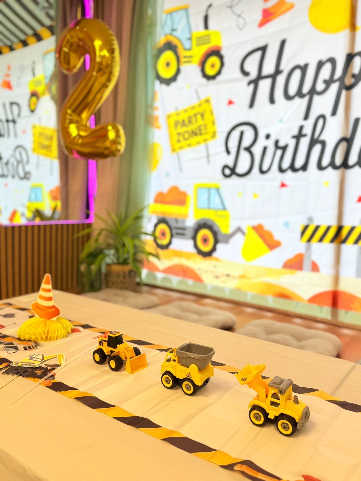 Baustellen-Geburtstag mit Baggern